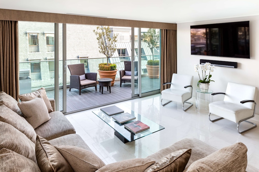 Suite, 2 Bedrooms, Terrace thumbnail 6