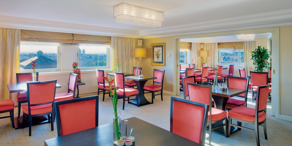 Classic Room, Accessible Bathtub, Club Lounge Access (Accessible Bathtub) thumbnail 6