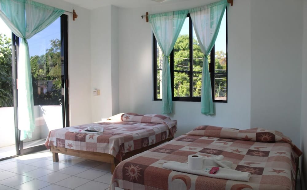 Room - Photo 4