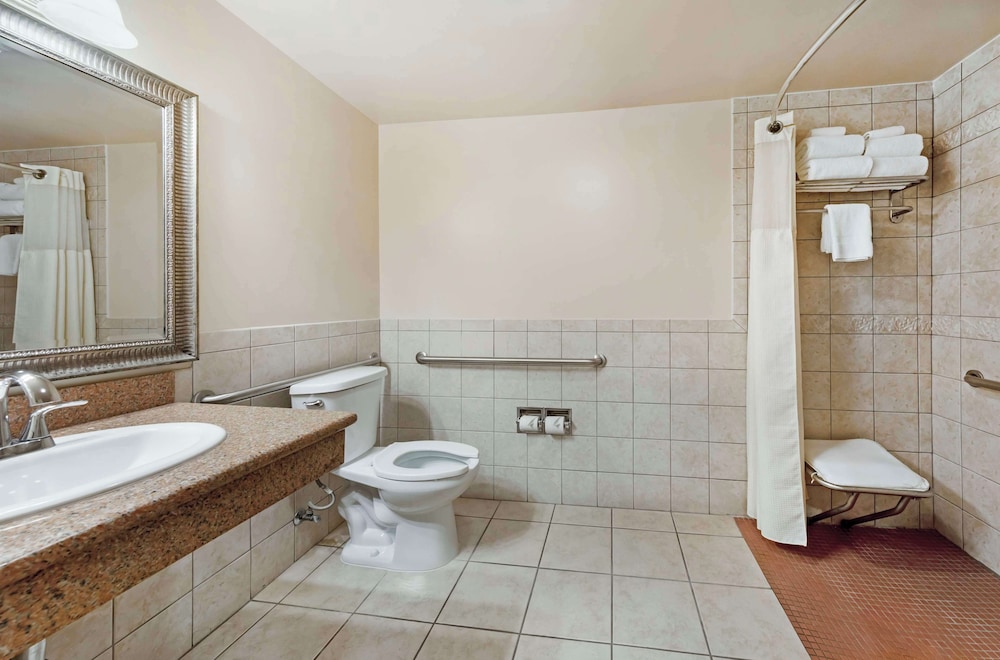 Standard Room, 2 Queen Beds, Accessible, Non Smoking