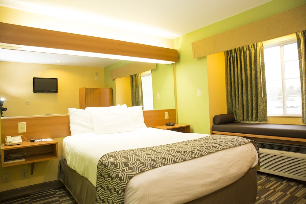 Standard Room, 1 Queen Bed - Photo 2