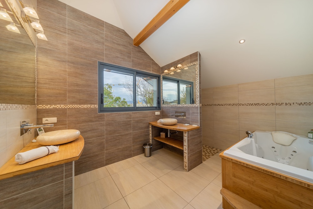 Villa photo 2
