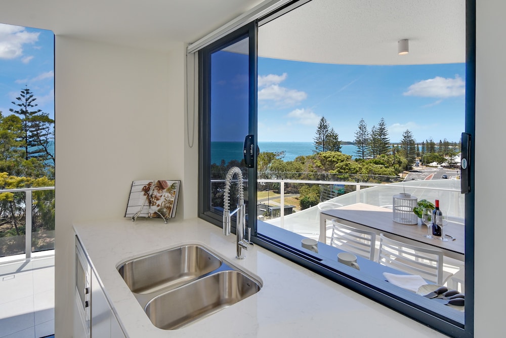 Superior Ocean View Apartment with Daily Service (Sleeps 6) photo 2
