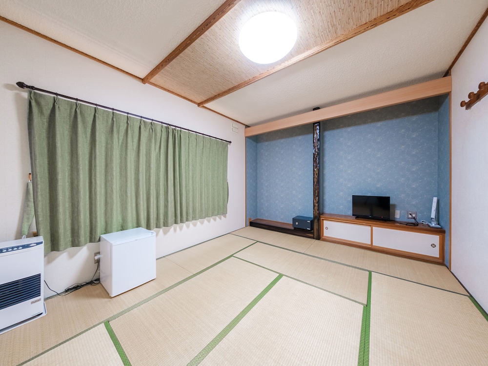 Japanese Room with Shared Washroom Triple