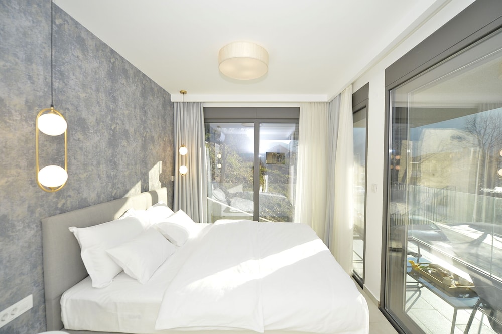 Deluxe Apartment, 1 Queen Bed with Sofa bed, Balcony, Bay View photo 1