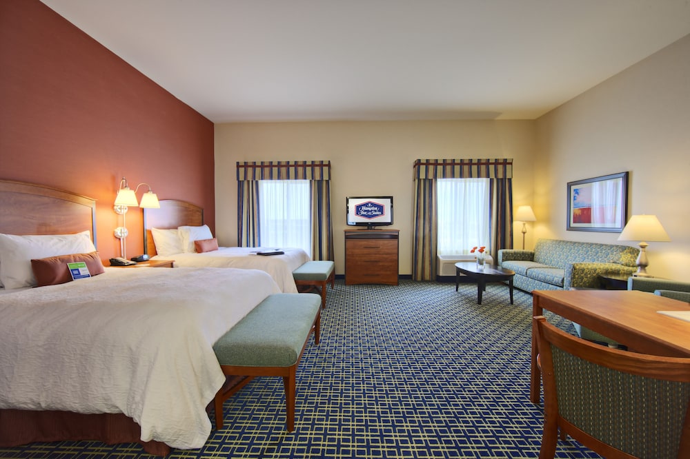 Two queens studio suite - Photo 3