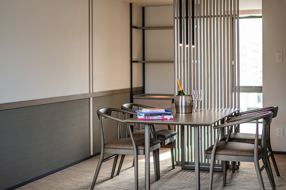 THE GATE King Room (Corner Suite), Non Smoking