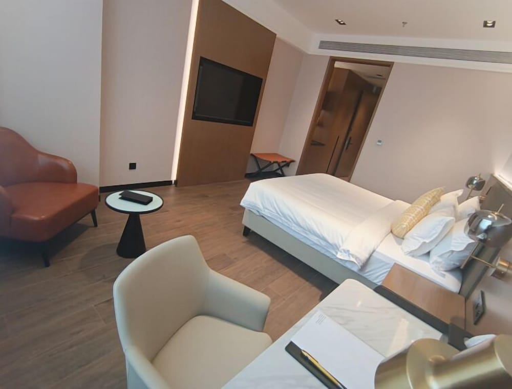 Deluxe Room, 1 King Bed