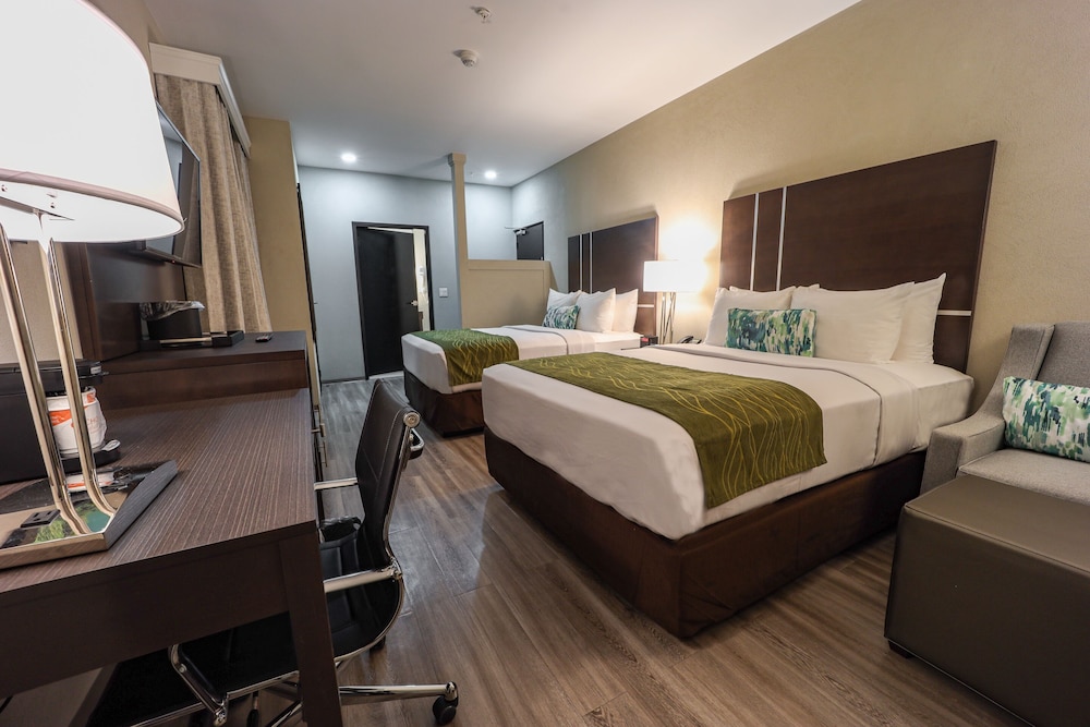 Standard Room, 2 Queen Beds, Non Smoking - Photo 3