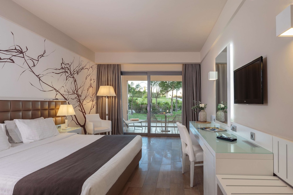 Deluxe Room, Garden View - Photo 1