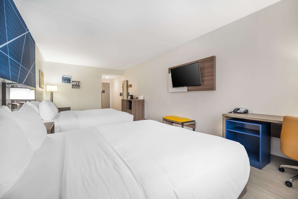 Suite, 2 Queen Beds with Sofa Bed, Non Smoking - Photo 13