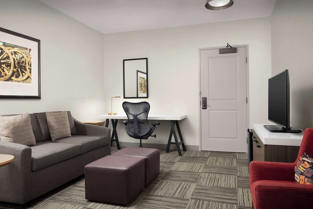 Junior Suite, 1 King Bed, Accessible - Photo 7