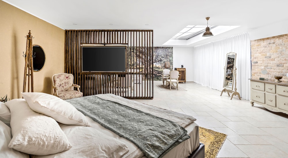 Executive Studio Suite