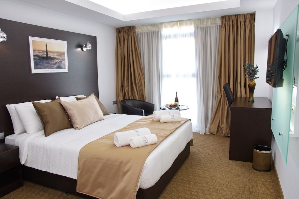 Grand Room - Photo 1