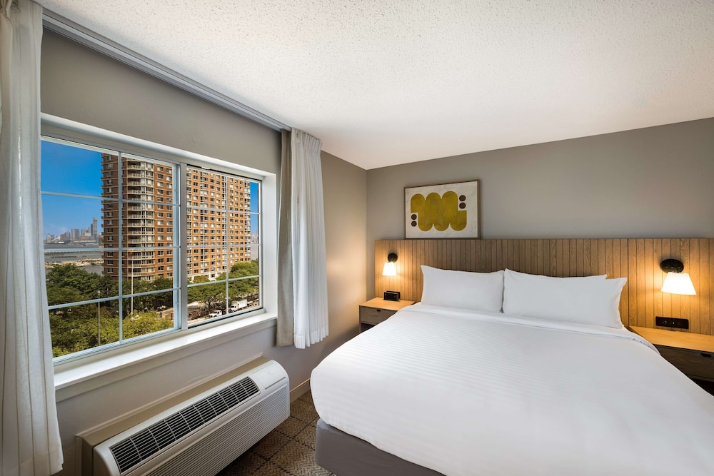 Deluxe Room, 1 King Bed - Photo 1
