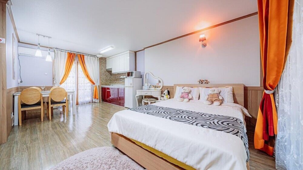 Room (Bijou) - Photo 9