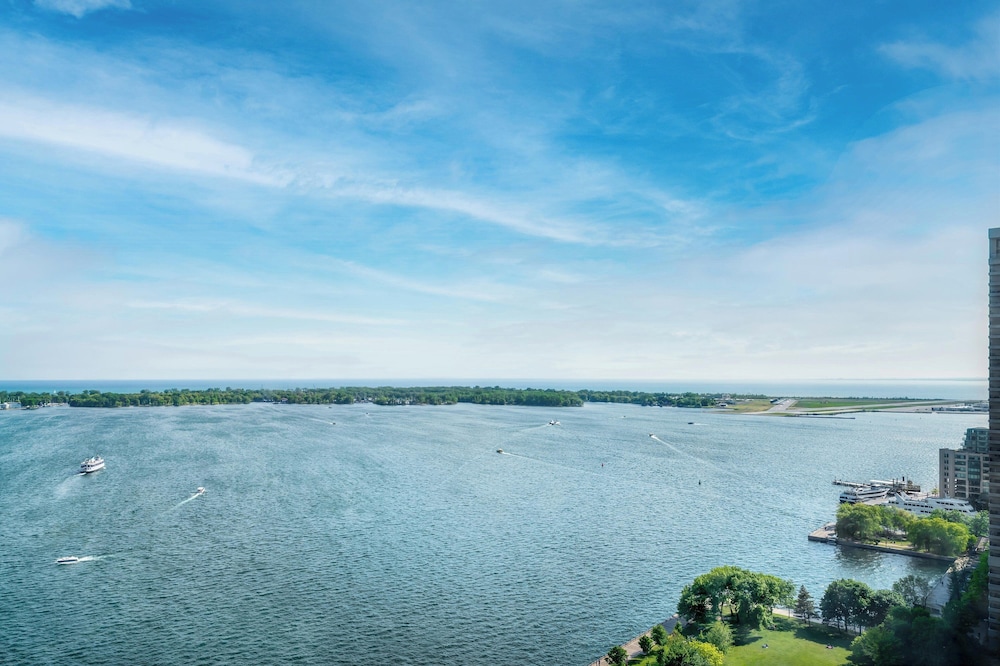Suite, 1 Bedroom, Lake View thumbnail 5