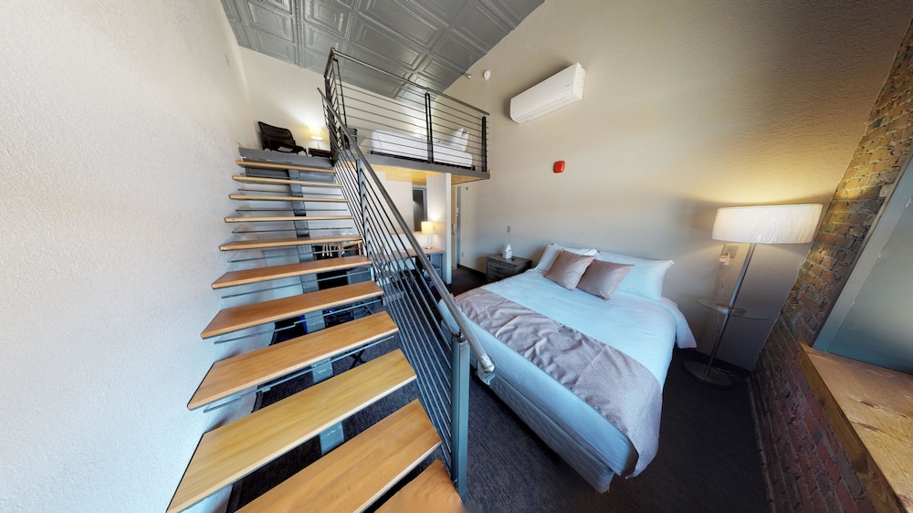 Standard Double Room, No Window - Photo 7