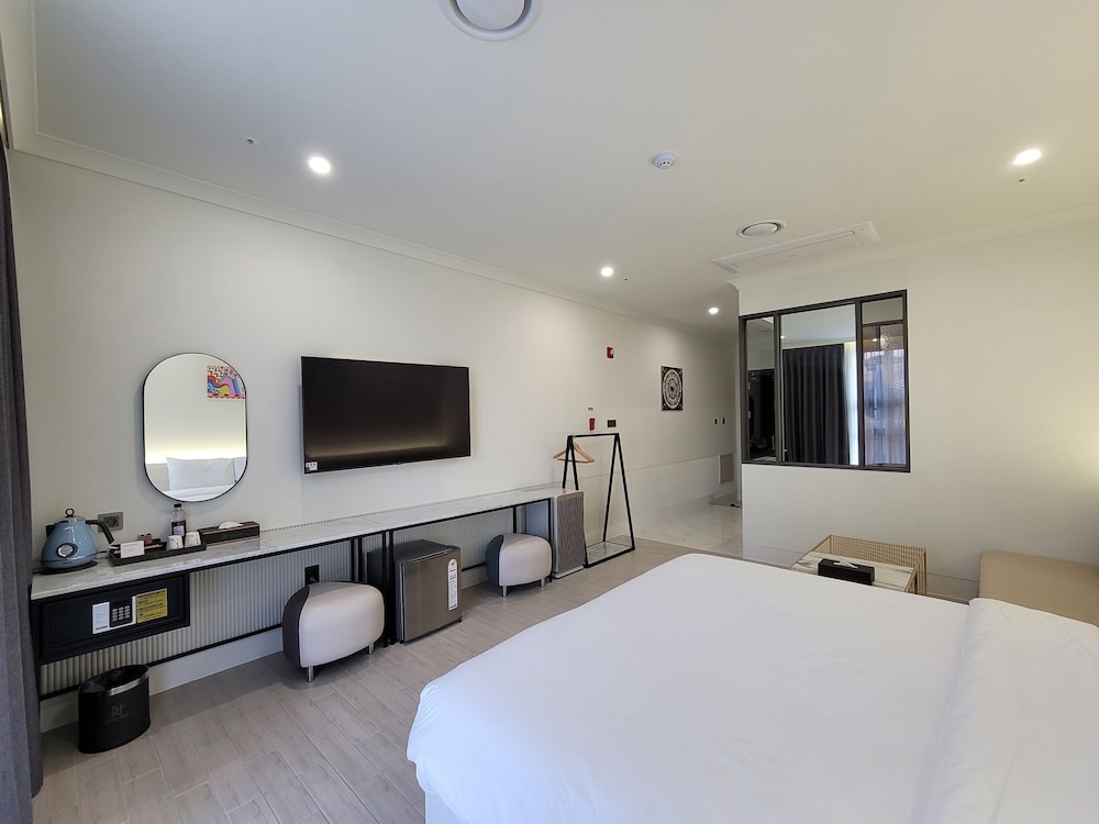 Standard Room - Photo 11