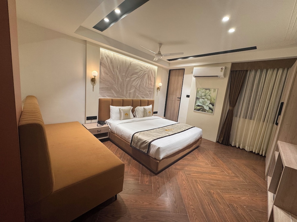 Deluxe Double Room, 1 King Bed, City View