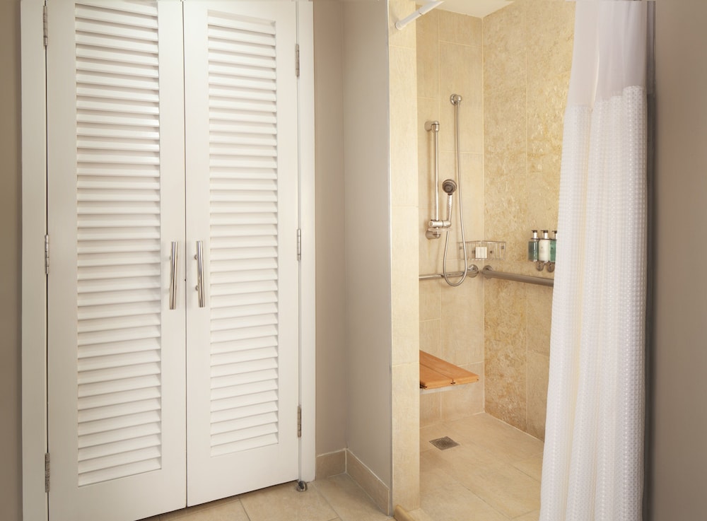 Room, 1 King Bed, Accessible, Oceanfront