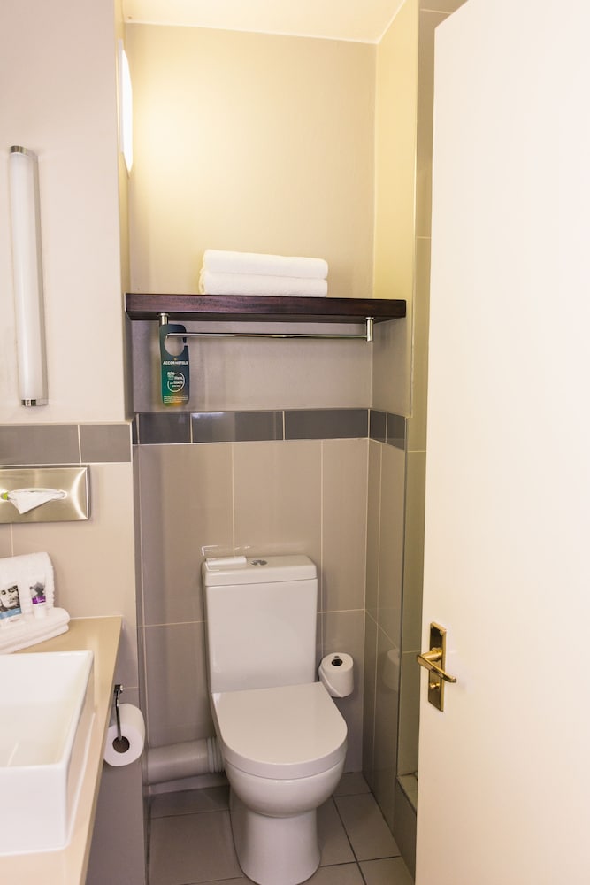 Standard Room, 2 Twin Beds - Photo 8