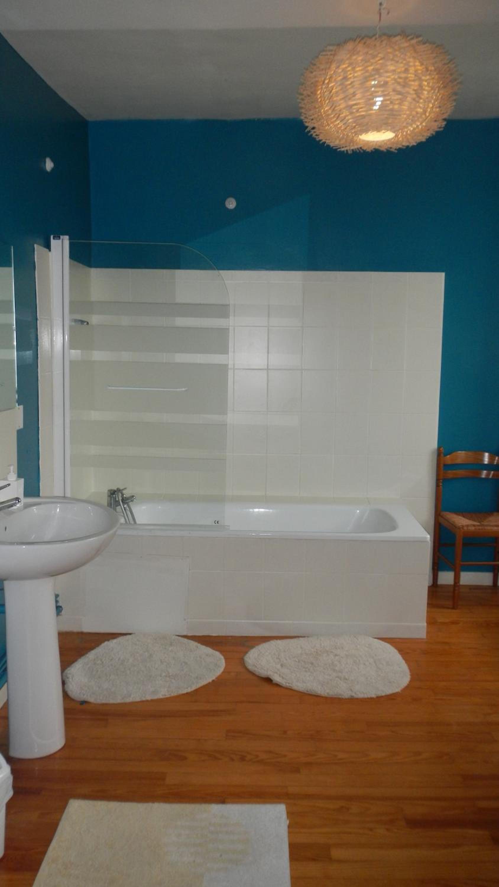 Six-Bedroom House photo 1