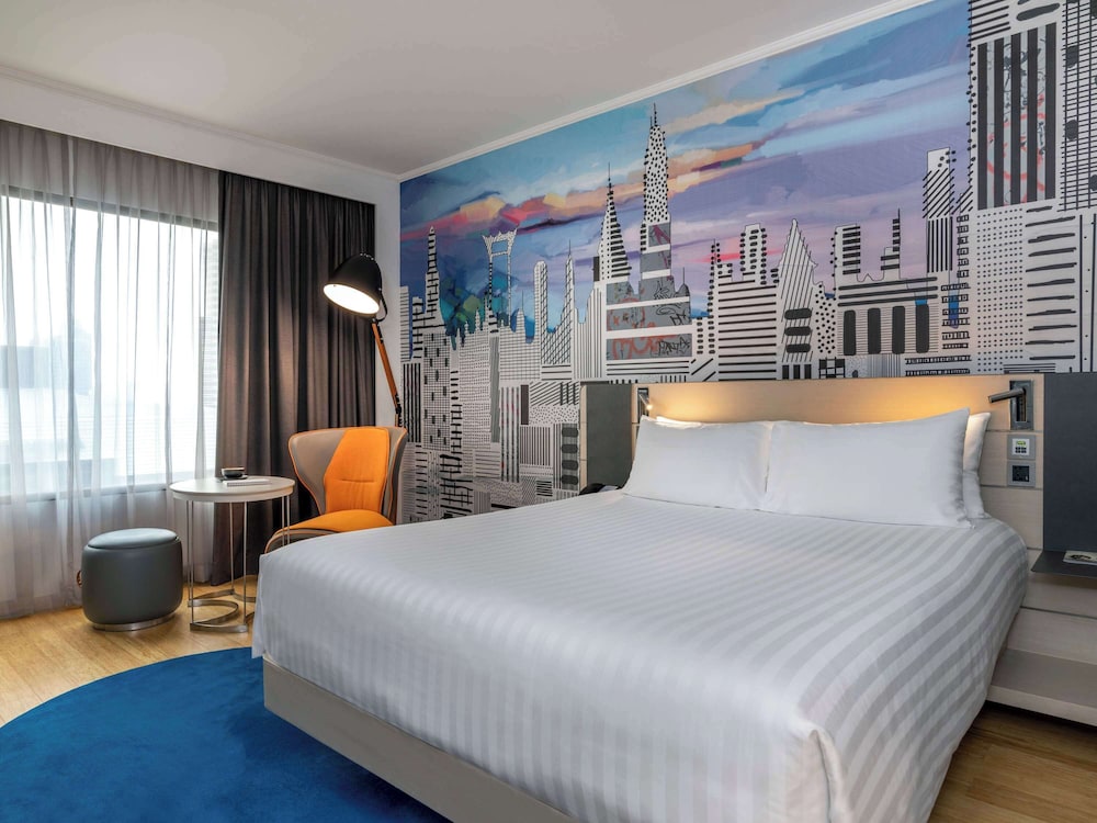 Deluxe Room, 1 Queen Bed thumbnail 6