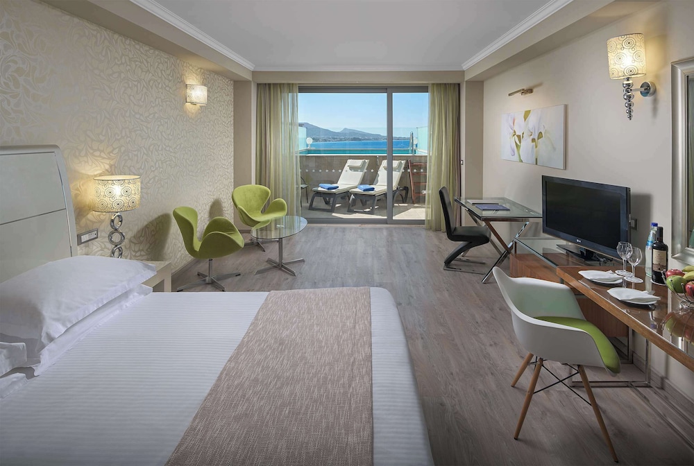 Family Suite, Private Pool, Sea View photo 3