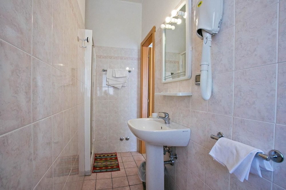 Double or Twin Room photo 3