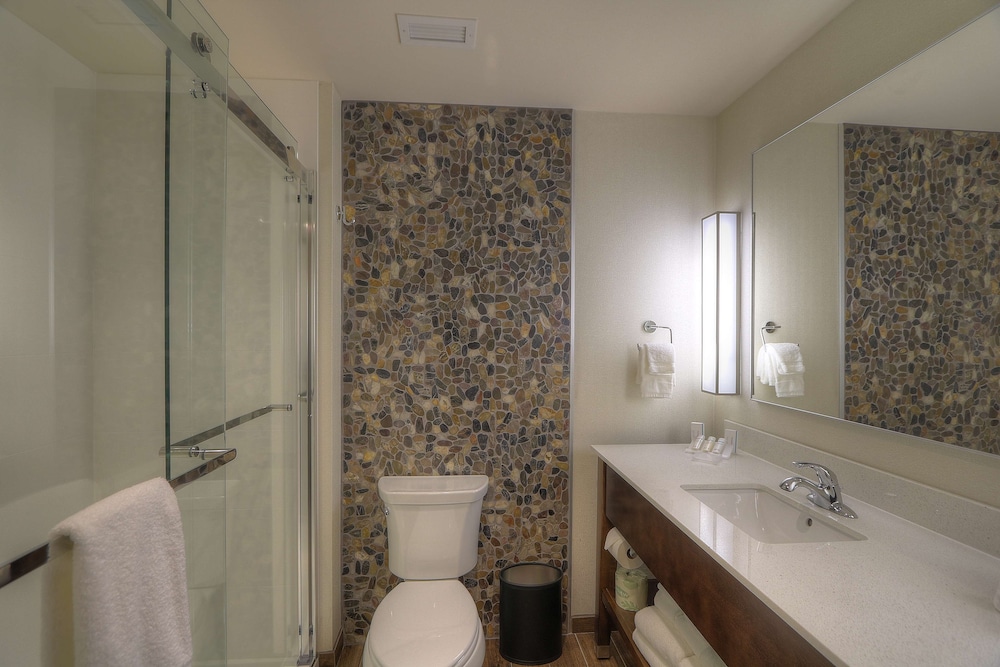 Deluxe Room, 1 King Bed, Fireplace (Jetted Tub) photo 2