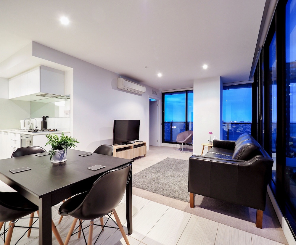 Apartment, 2 Bedrooms, partial city and bay view photo 3