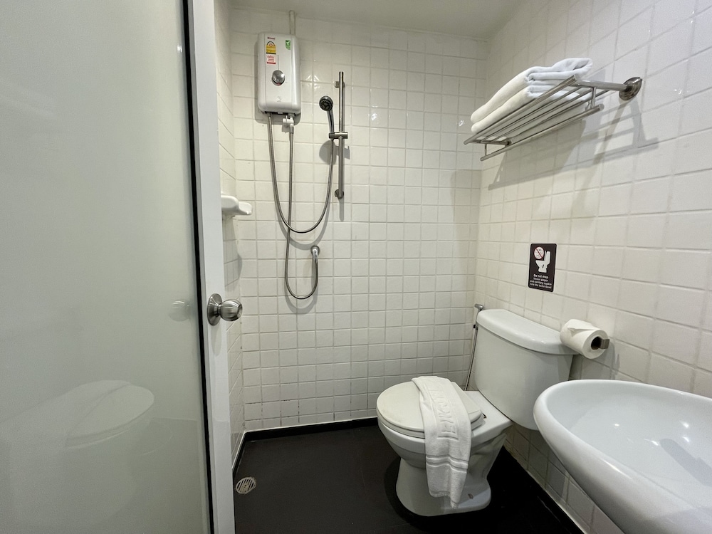 Cubic No Window, 2 Single Beds photo 3