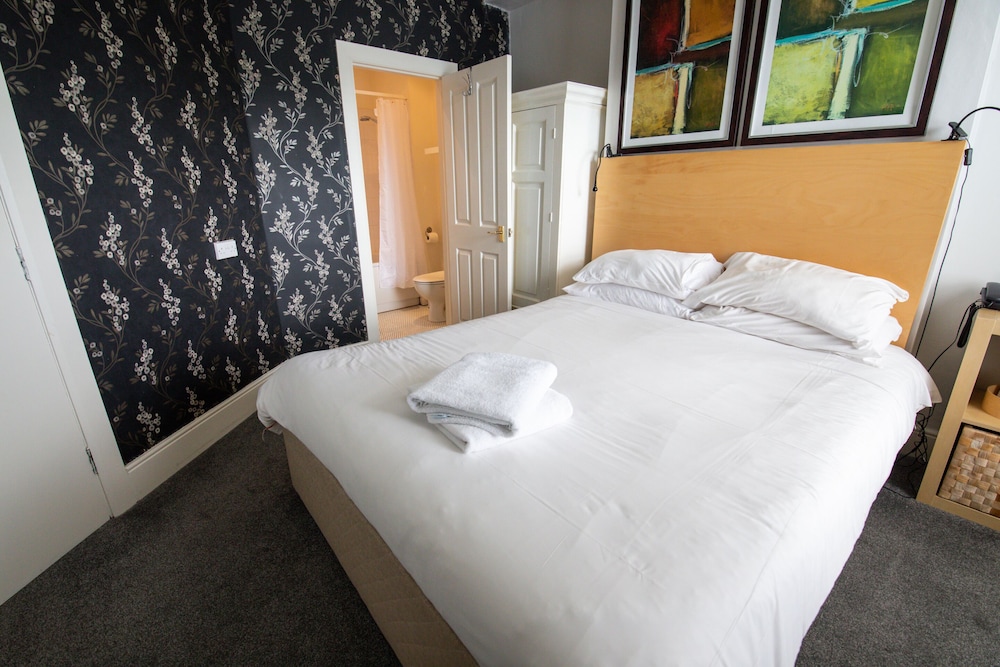Standard Double Room, 1 King Bed photo 3