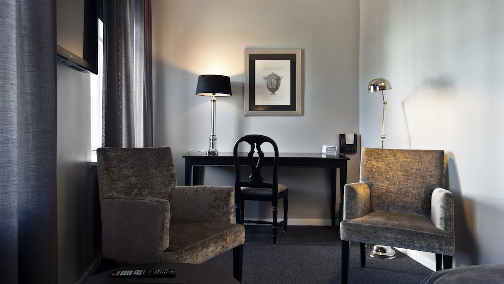 Junior Suite, 1 King Bed, Non Smoking (Sofabed Is A Double Bed)