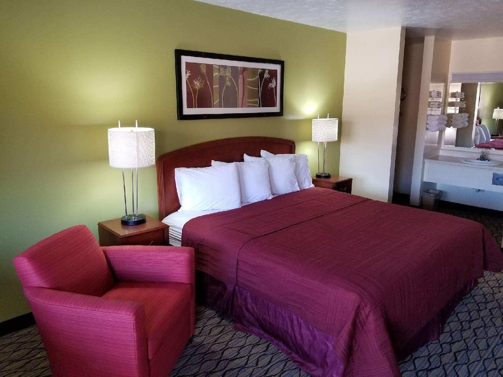 Standard Room, 1 Queen Bed photo 1