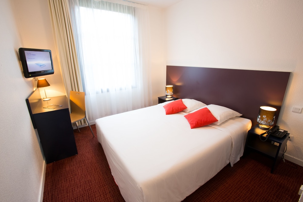 Standard Room, 1 Queen Bed - Photo 6
