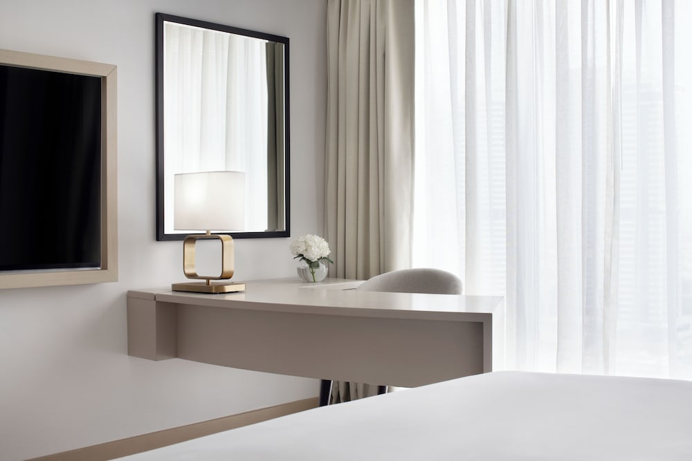 Club Suite, 1 King Bed with Sofa bed, Tower (City View) - Photo 2