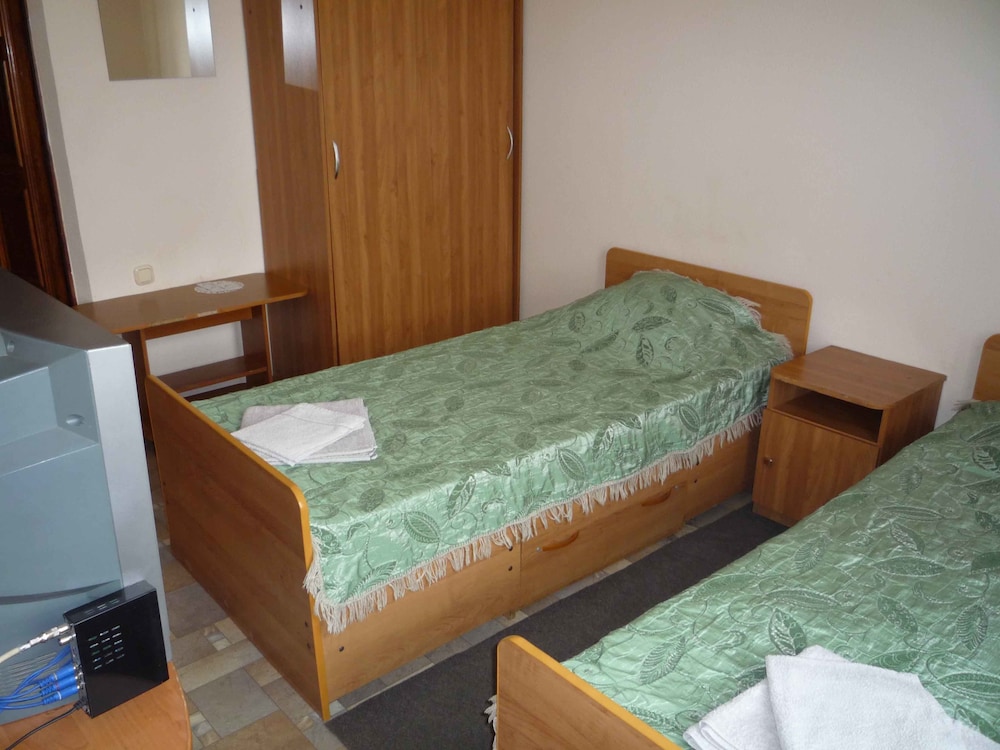 Economy Twin Room photo 3