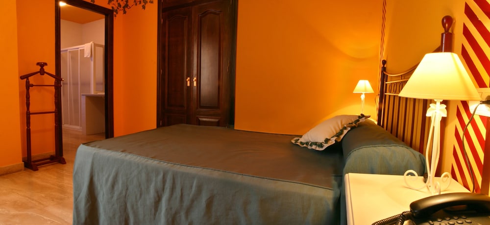 Twin Room - Photo 9