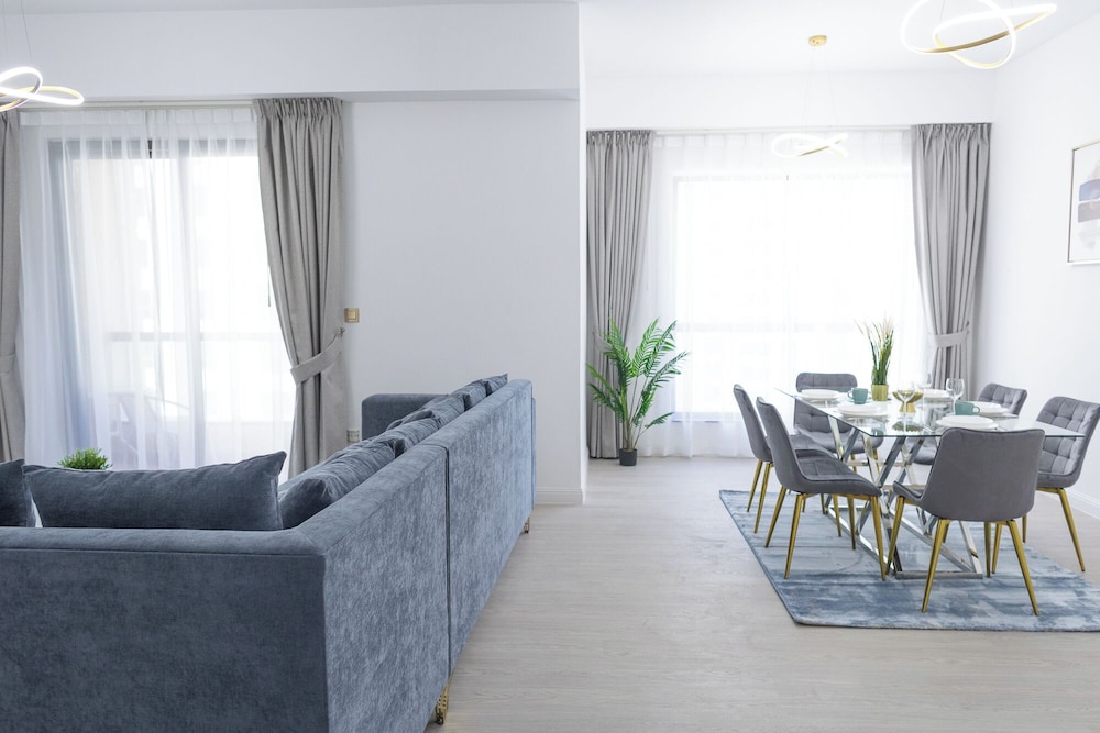 Luxury Apartment, 2 Bedrooms, Balcony, Sea View photo 3