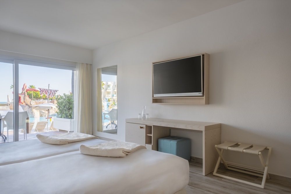 Family Room, Partial Sea View (2 Adults & 3 Children) - Photo 2