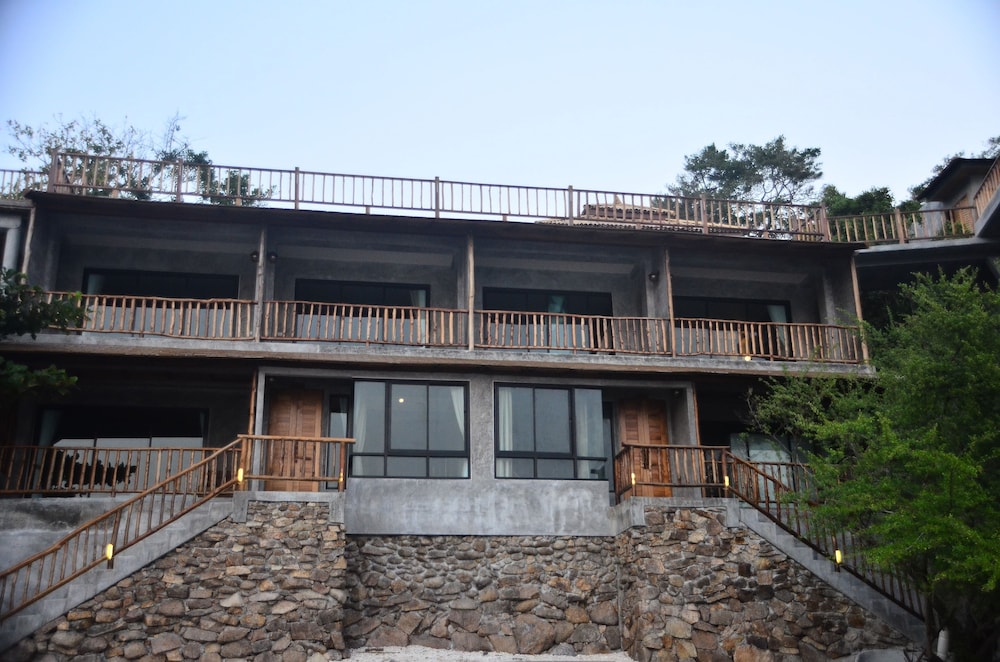 Junior Room, 1 King Bed, Beach View, Beachfront photo 2