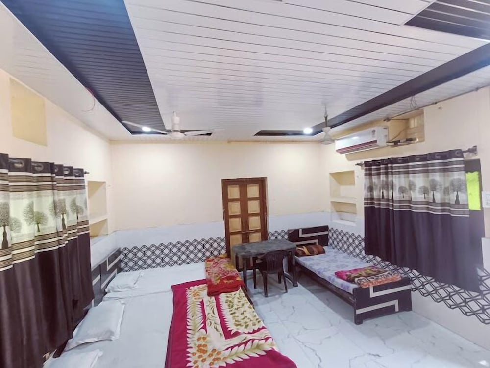 Deluxe Quadruple Room, City View