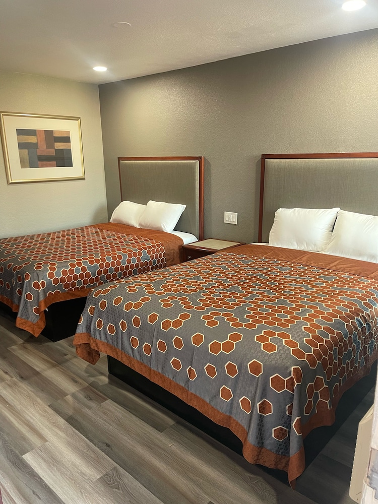 Double Room, 2 Queen Beds, Non Smoking photo 1