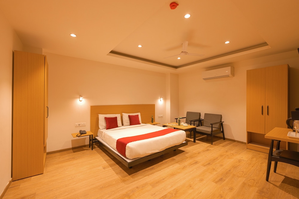 Super Deluxe Room with Free WiFi - Photo 1
