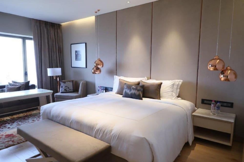 Serene Infinity Sea View Room Twin Bed - Photo 3