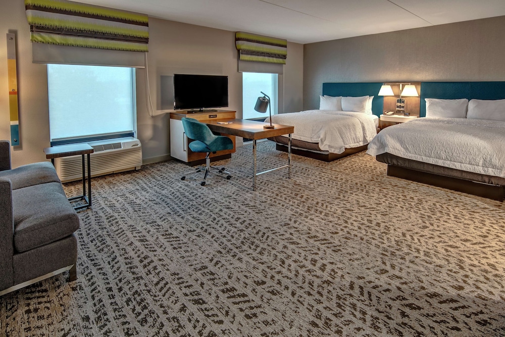 Suite, 2 Queen Beds, Refrigerator & Microwave (Wet bar) photo 2