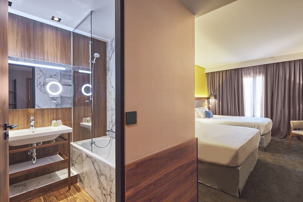 Premium Quadruple Room - Photo 3