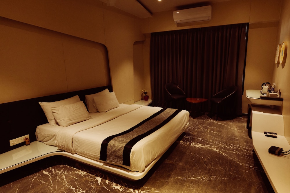 Deluxe Room - Photo 6